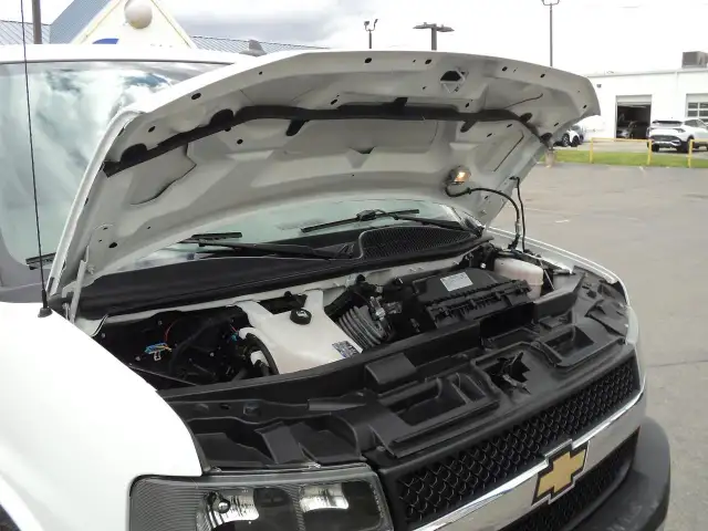 2022 Chevrolet Express 2500 LT RWD 6.6L8cylGas 12Passenger 135"W in Cars & Trucks in Brantford - Image 31