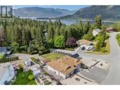 Beautifully renovated home with high end finishings.. Welcome to this beautifully updated home in Sh...