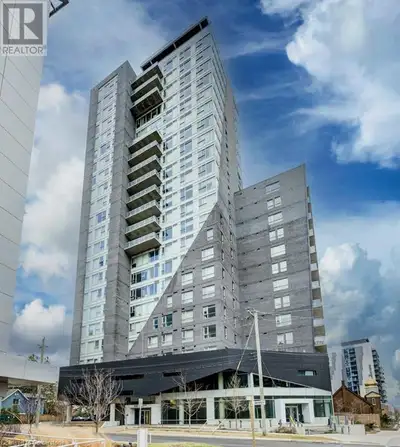 Experience the best of downtown living in this beautifully located 22nd-floor condo. Featuring 1 bed...
