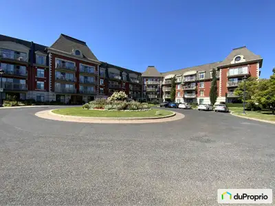 Condo dans un immeuble du groupe Maurice avec piscine intérieure chauffée, salle de quille, gym, tab...