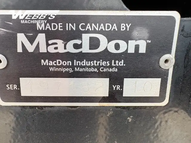2010 Macdon M150 WINDROWER - SWATHER in Farming Equipment in Saskatoon - Image 30