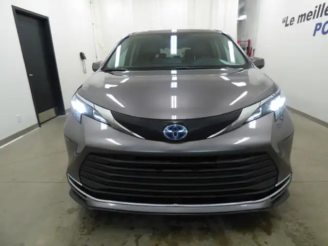 2024 TOYOTA SIENNA XLE HYBRIDE, 8 PASSAGERS, JAMAIS ACCIDENTÉ!!! in Cars & Trucks in City of Montréal - Image 4