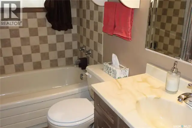 604 5th AVENUE W Assiniboia, Saskatchewan in Houses for Sale in Moose Jaw - Image 17