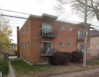 76 Pine Street - 1 Bedroom apartment with A/C, dishwasher, and i