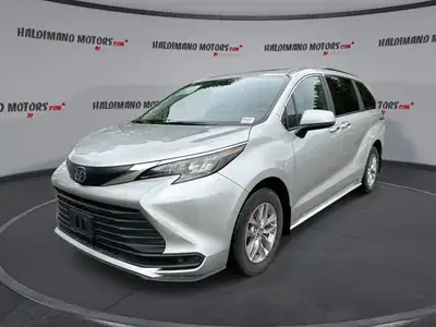 // ACCIDENT FREE!! // Discover smart family travel with this used 2025 Toyota Sienna XLE 8-Passenger...
