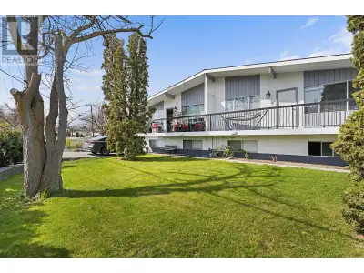 Opportunity knocks in Rutland South! This spacious full duplex offers 3,103 square feet of total liv...