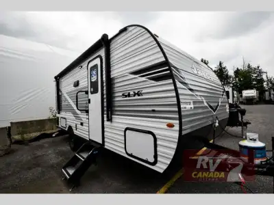 Please Call Us At 613.851.7326 with any questions? Jayco Jay Flight SLX travel trailer 197MB highlig...