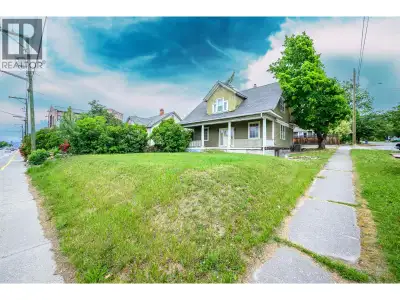 Heritage home on 27th Street offering excellent visual exposure, perfect for a health clinic or offi...