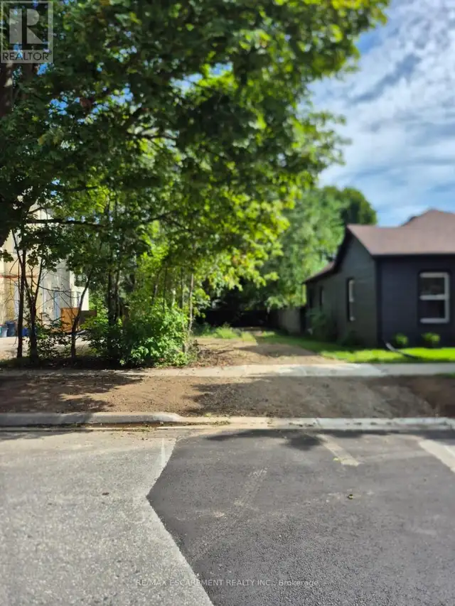 51 PEARL STREET Brantford, Ontario in Land for Sale in Brantford - Image 11