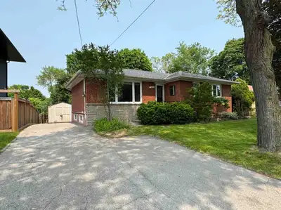 STUNNING 3 Bedroom Main Floor Unit in Oakville