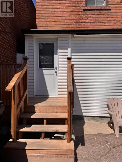 UPPER - 216 VAUGHAN ROAD Toronto (Humewood-Cedarvale), Ontario