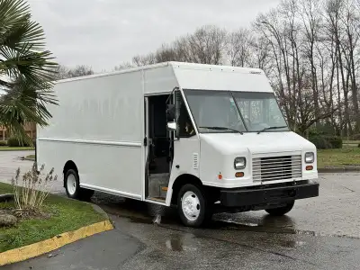 This 2018 Ford E-450 step van features an 18 foot cargo body and is powered by a 6.8L V10 engine pai...