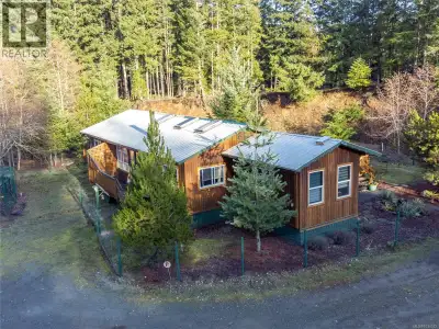 5 ACRES, 2 DWELLINGS Discover this sunny, private and flat property, just a short drive from the fer...