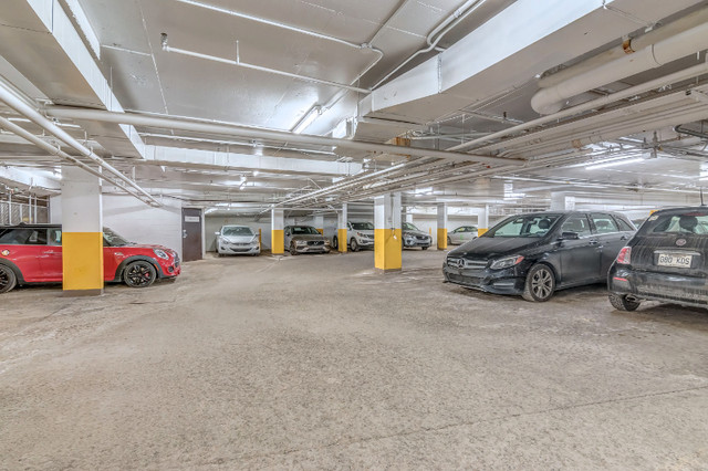 Stationnement intérieur chauffé/Indoor Heated Parking Spots dans Entreposage et stationnement à louer  à Ville de Montréal - Image 2