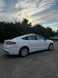 2013 FORD FUSION HYBRID SE with 4 Cylinder Engine 2.0L, auto ac, bluetooth, power window, power lock... (image 3)