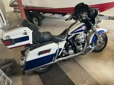 BLOWOUT!! AS-IS SPECIAL- NOW ONLY $6995!! Cheap ultra classic! You certify, you save! Nice running b...