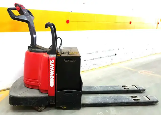Forklift Operator Training + Licence & Jobs Program63760493591427122
