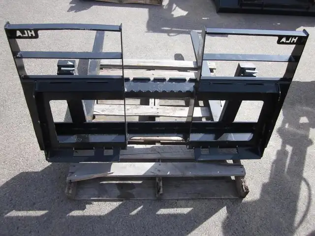 2022 HLA HD PALLET FORKS 2000LB / 48" in Heavy Equipment in Calgary - Image 3