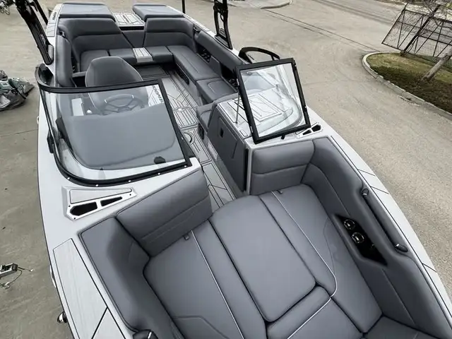 2025 Moomba Mojo in Powerboats & Motorboats in Edmonton - Image 11