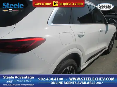 Discover premium utility and refined everyday driving in this used 2025 Audi Q5 Progressiv, now avai...