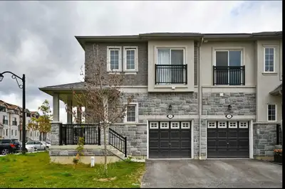 Beautiful And Spacious 4 Bedroom, 3 Bathroom Townhome In A Highly Sought After Area Of Pringle Creek...