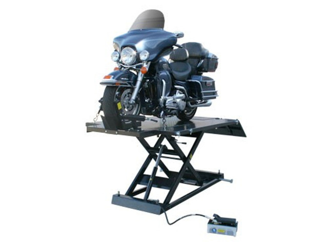 MOTORCYCLE LIFT 1500lb - $2,600 - CLENTEC in Motorcycle Parts & Accessories in London - Image 2