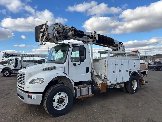 2019 Freightliner: Altec DM47B Digger Derrick. in Other in Mississauga / Peel Region - Image 5