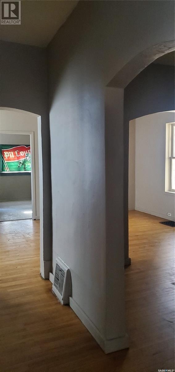 3211 Dewdney AVENUE Regina, Saskatchewan Houses for Sale Regina