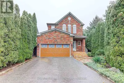 Great family oriented residential location in popular Oak Ridges Lake Ridges Community.Walking dista...