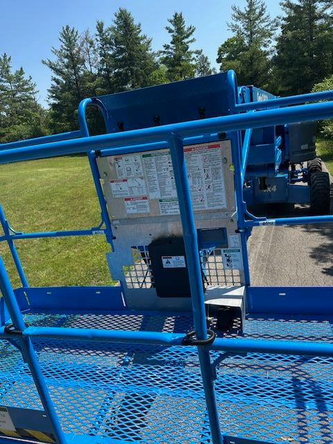 2014 Genie Z60 Diesel Articulating Boom Fully Serviced in Heavy Equipment in Hamilton - Image 12