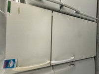 7883-Refrigerator Frigidaire white top freezer frigo blanc