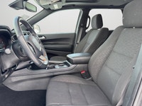 Cloth Bucket Seats w/Shift Insert, Power Sunroof, Front Heated Seats, Heated Steering Wheel, ParkVie... (image 9)