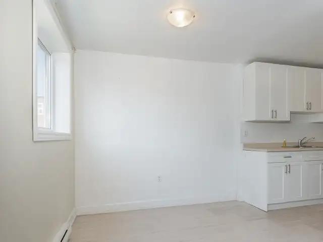 Port Elgin 2 Bedroom Apartment for Rent: in Long Term Rentals in Owen Sound - Image 8