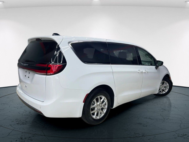 2024 Chrysler Pacifica in Cars & Trucks in Edmonton - Image 2