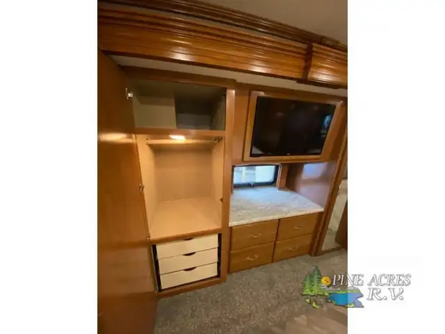 2018 Fleetwood RV Discovery 38K only 14,584 Miles in RVs & Motorhomes in Moncton - Image 36