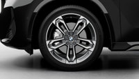 Découvrez ce BMW X1 xDrive28i M Sport Edition neuf, habillé d'une élégante peinture Noir saphir méta... (image 6)
