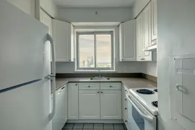 Akelius two bedroom apartment for rent. Located near Docteur Penfield in the Downtown - Guy Concordi...