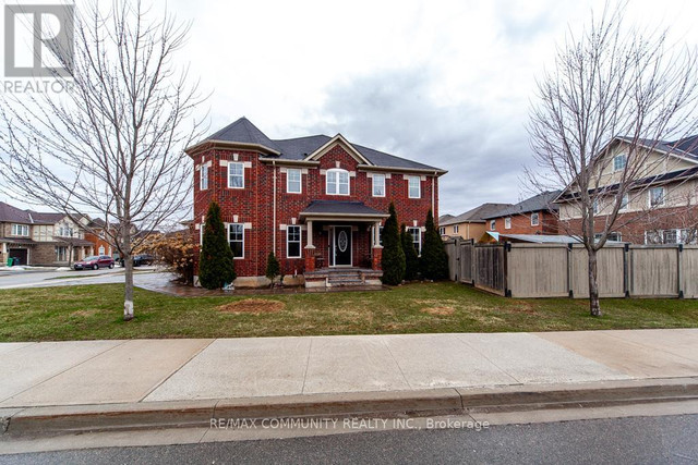 2 DULVERTON DR Brampton, Ontario in Houses for Sale in Mississauga / Peel Region - Image 3