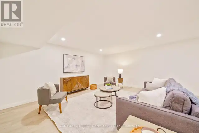 8 - 32 POSTMA CRESCENT North Middlesex (Ailsa Craig), Ontario in Houses for Sale in Grand Bend - Image 25