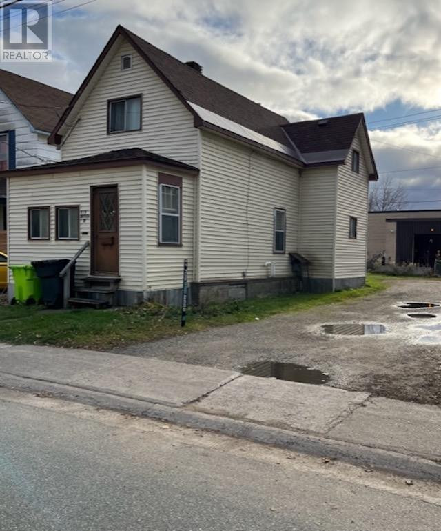 119 Grosvenor AVE Sault Ste. Marie, Ontario in Houses for Sale in Sault Ste. Marie