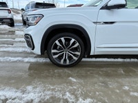 See Dealer Website for Details. Volkswagen Atlas Execline 2022 ... Engine: V6 Cylinder Engine 3.6L L... (image 9)