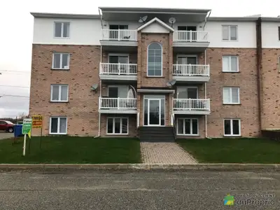 Le Condo est situé dans un environnement calme et sécuritaire car les entrées d'accès sont verrouill...