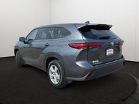 This Toyota Highlander has a powerful Intercooled Turbo Regular Unleaded I-4 2.4 L/146 engine poweri... (image 3)