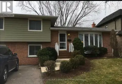 Located in the prestigious Southwest Oakville neighborhood, this property sits on an impressive 60'...