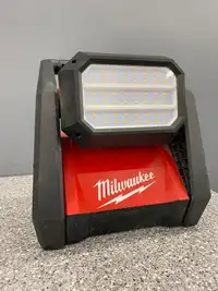 Milwaukee M18 Rover Dual Power Flood Light 2366-20