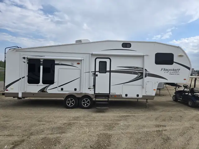 2016 Forest River FLAGSTAFF 8528 REWS in Travel Trailers & Campers in St. Albert - Image 2