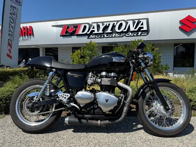 2015 Triumph Thruxton 900 in Street, Cruisers & Choppers in Vancouver - Image 2