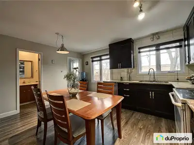 Splendide! Une perle rare située dans le quartier très prisé du plateau Sainte-Foy. Avec ses comptoi...