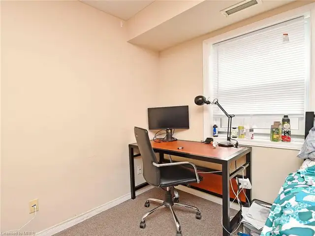 Male Student Housing in Waterloo - Students Only in Long Term Rentals in Kitchener / Waterloo - Image 11