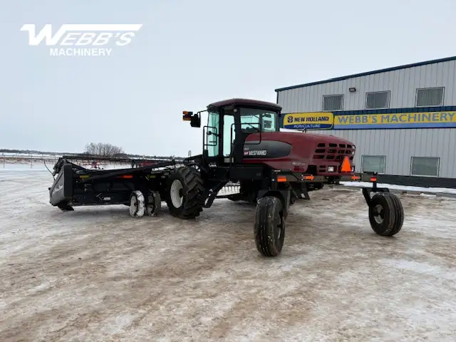 2010 Macdon M150 WINDROWER - SWATHER in Farming Equipment in Saskatoon - Image 7